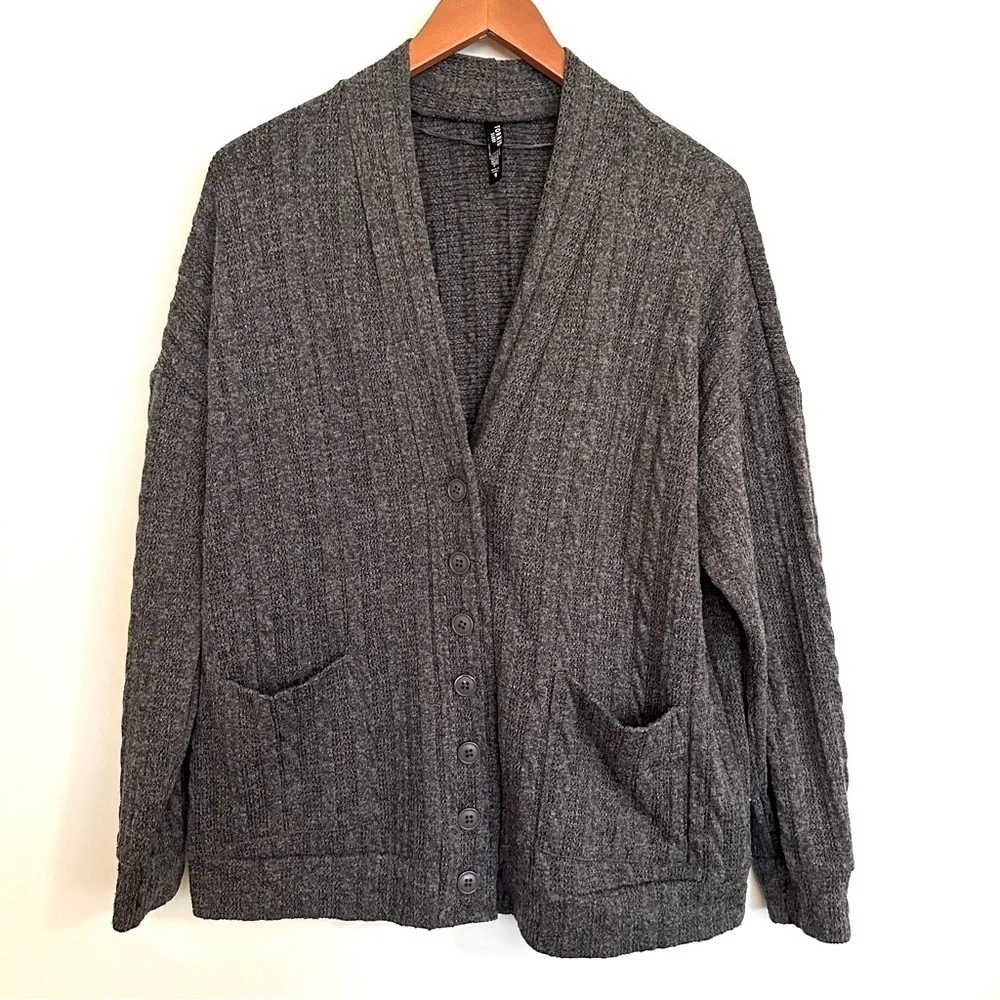 Torrid Gray Knot Cardigan Sweater Size 1 or Large 14/16